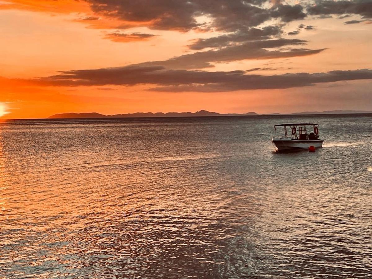 Amor Laut Mabini  Eksteriør billede